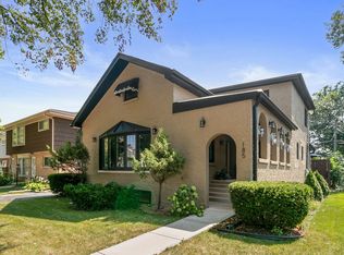 185 E Burlington St, Riverside, IL 60546