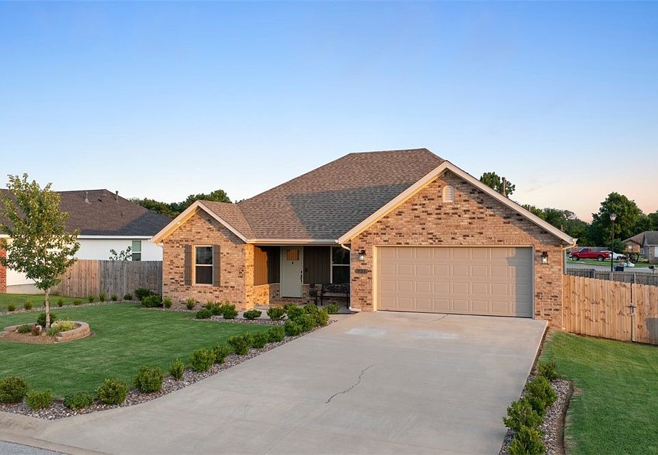 1st image of 921 Seabiscuit Dr