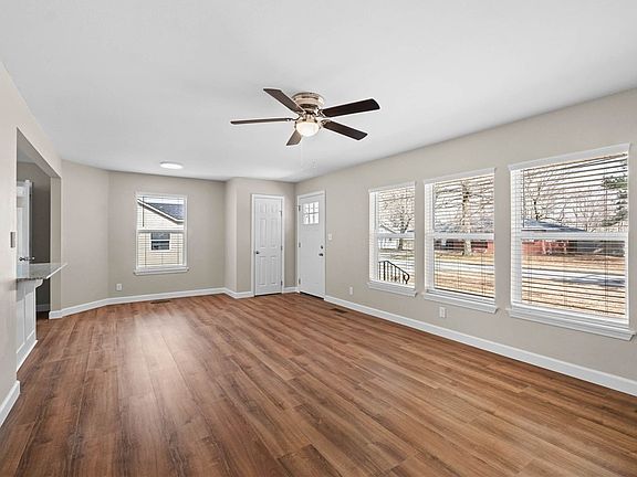 4th image of 718 Maple Dr