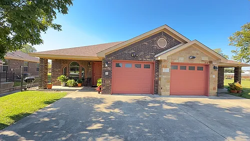 902 Safari Dr Photo 1