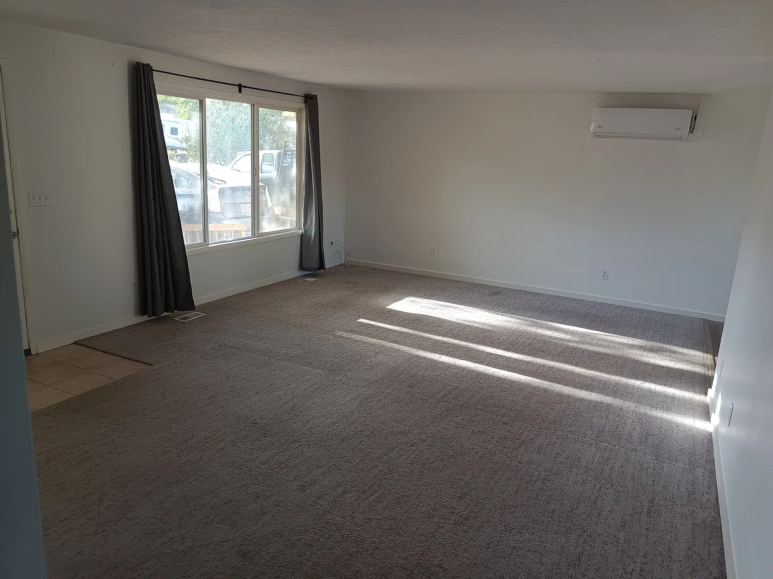 3 bed, 976 sqft, $2,400 — Photo 3