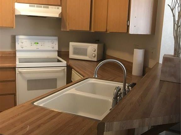 4th image of 480 Elm Dr Unit 205