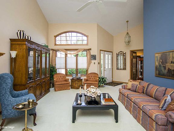 5th image of 16753 Winterberry Ln