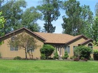 10036 Jamestown Dr, North Royalton, OH
