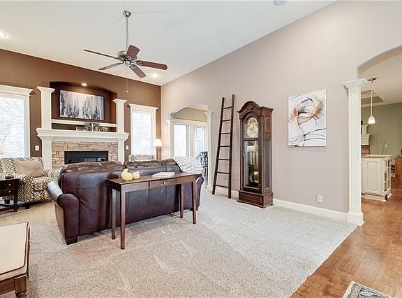 5th image of 1608 NW Hedgewood Dr