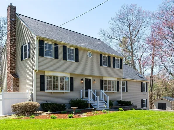 135 Norris Rd, Tyngsboro, MA 01879