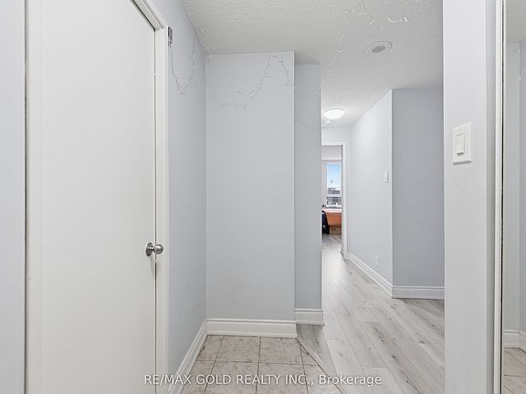 5th image of 61 Markbrook Ln #Penthouse 08