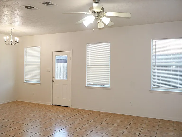 15931 Winston Point Ln — Photo 5