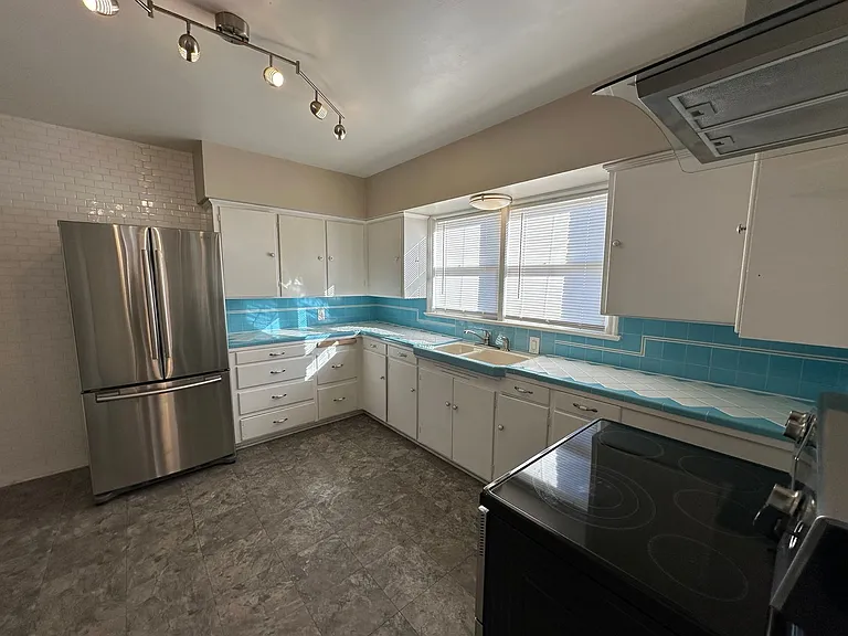 465 Wilson Ave — Photo 7