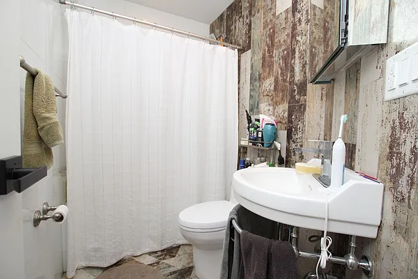 Rented by Nooklyn NYC LLC | media 22