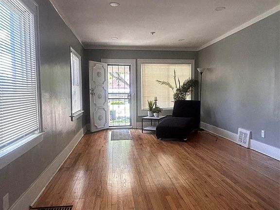 3rd image of 15730 Winthrop St