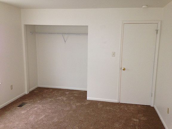 5th image of 21 Martine Ct