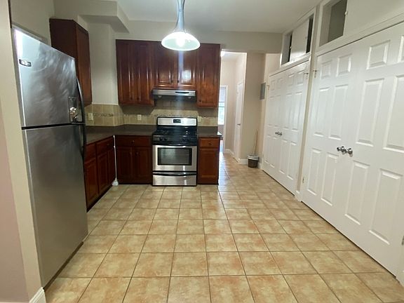 3rd image of 3604 30th Ave APT 2