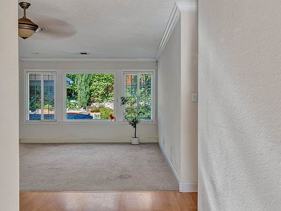 5th image of 398 Barcelona St