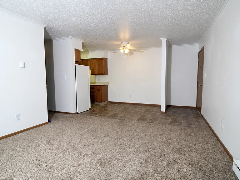 Sunburst Apts — Photo 8