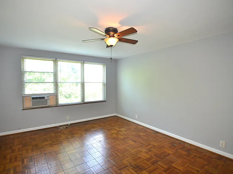 4028 Ledgewood Dr — Photo 16