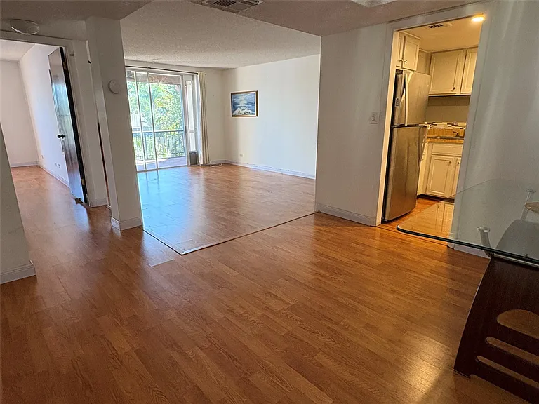 3670 Inverrary Dr #3B — Photo 11