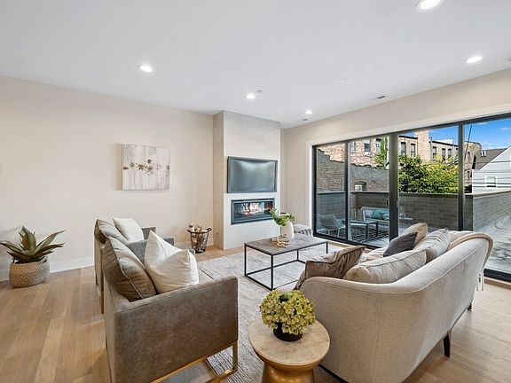 2nd image of 4537 N Clark St #2C