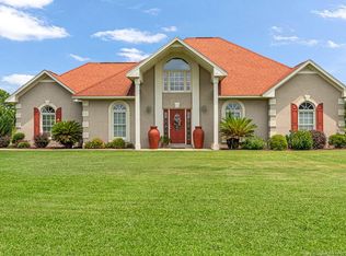 7033 Roslin Farm Rd, Hope Mills, NC 28348