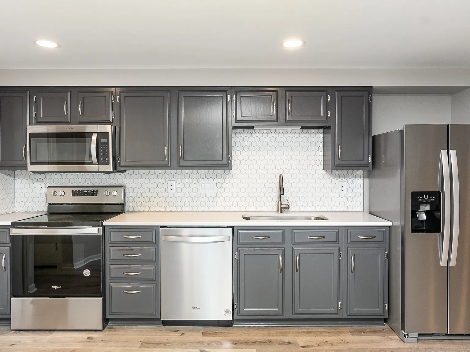 University Area Rental — Photo 2