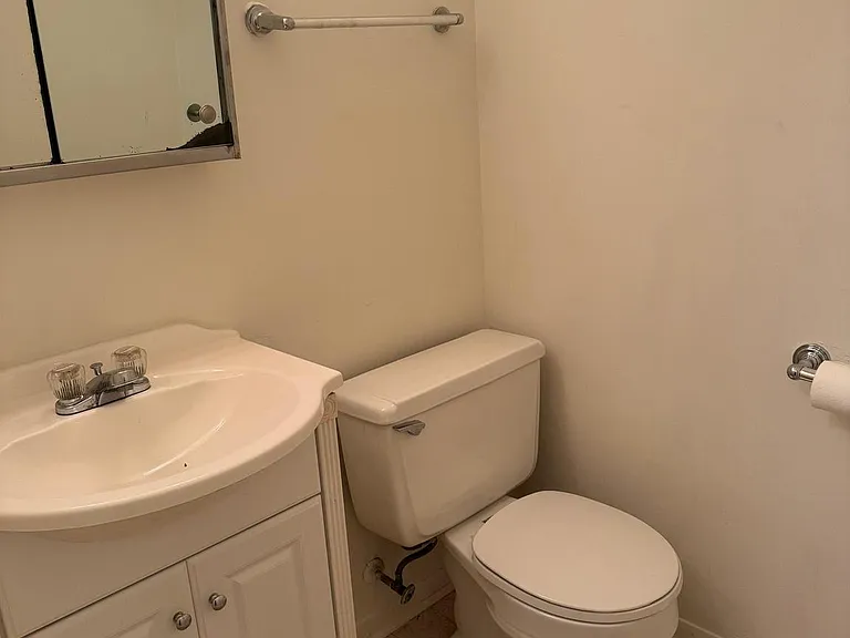242 Cameron St — Photo 5