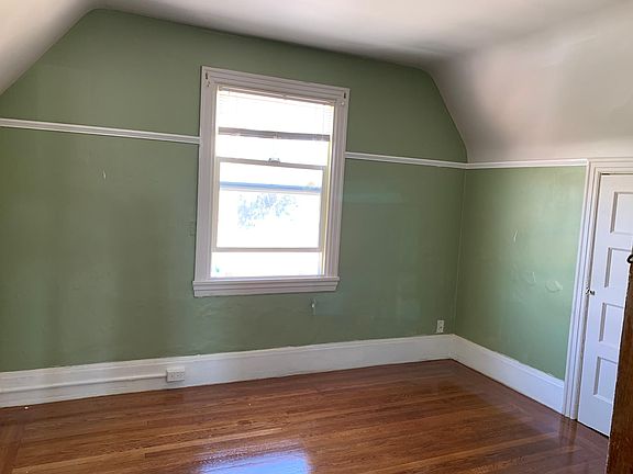 5th image of 830 E 18th St