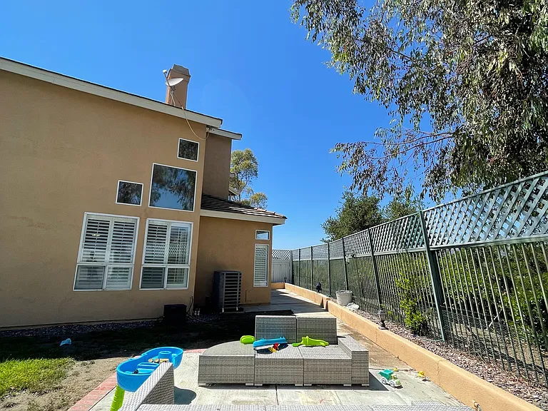 906 S Flintridge Way — Photo 3