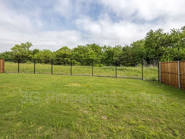 1513 Elizabeth St — Photo 21