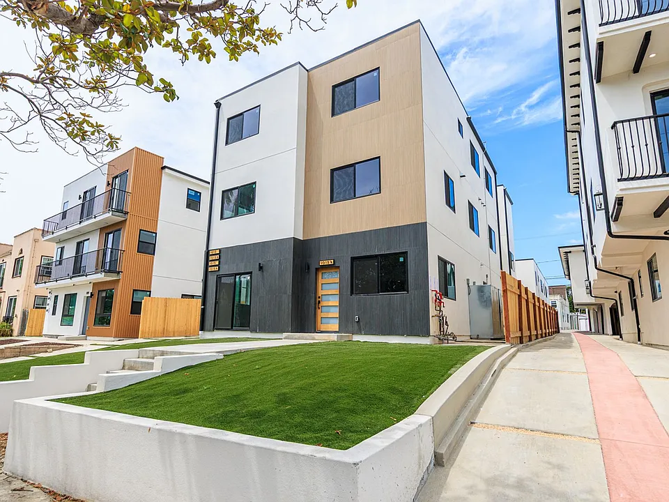 Gorgeous New Townhomes In Prime Location