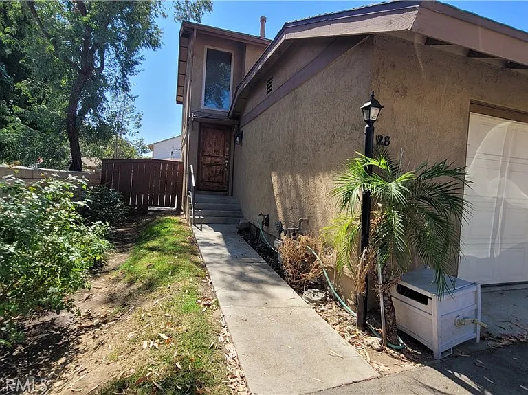 1112 S Cypress Ave #28 — Photo 1