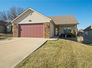 606 E Porter Ridge Ct, Kearney, MO 64060