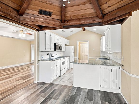 3rd image of 135 Meadow Ridge Dr