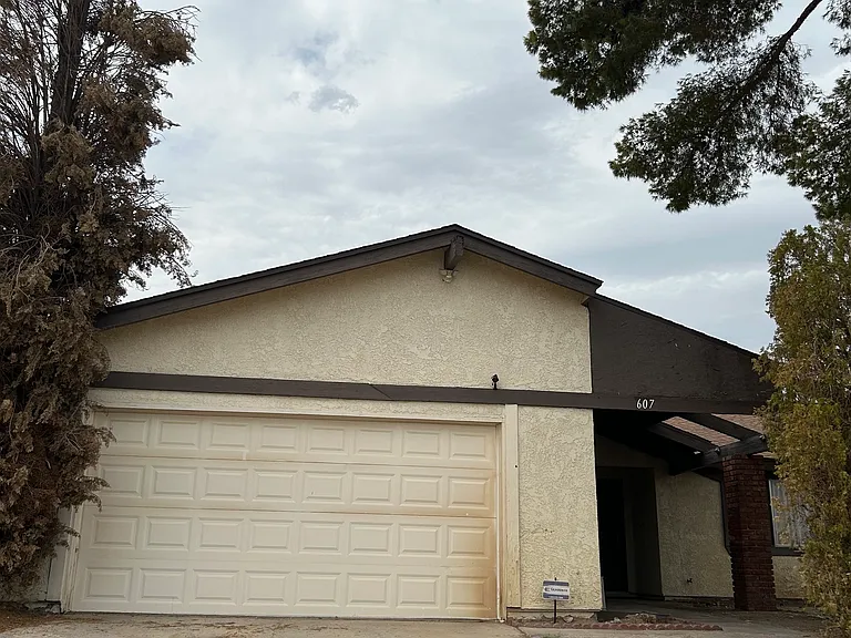 Hidden Valley Dr — Photo 19