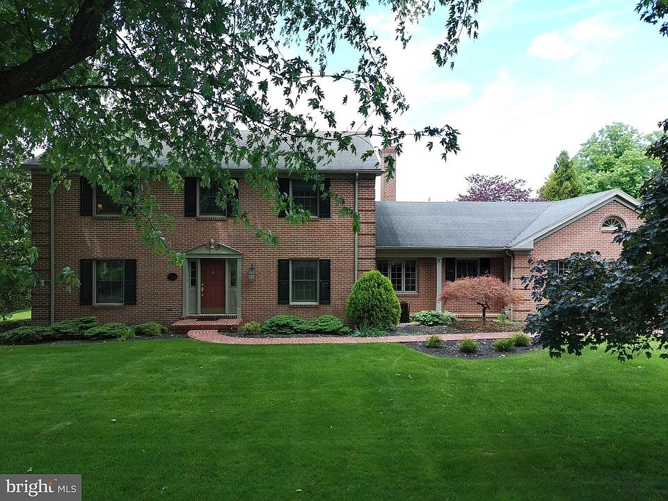1st image of 475 Larkspur Ln