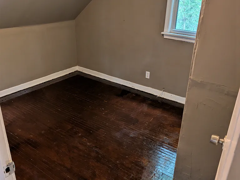 118 Hewitt Ave #UPPER — Photo 4