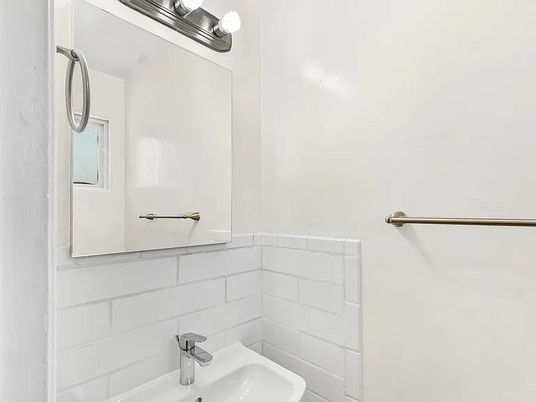 1140 Gaywood St — Photo 5