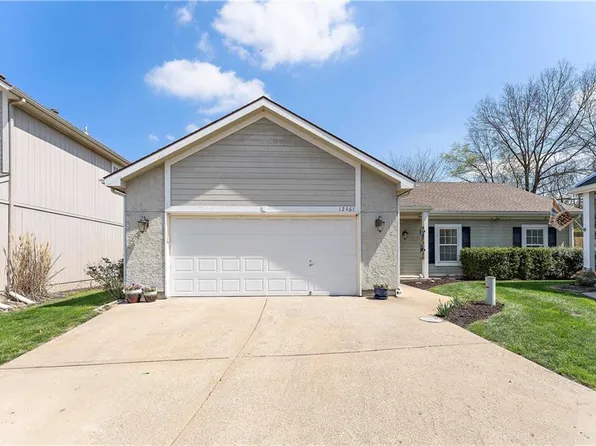 12467 Charlotte St, Kansas City, MO 64146