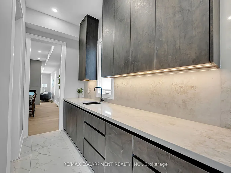 221 Morden Rd E — Photo 15