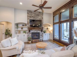 1537 Woodland Rd, Greenwood, MO 64034