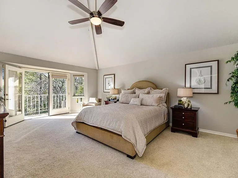 4650 Dorchester Ln — Photo 24