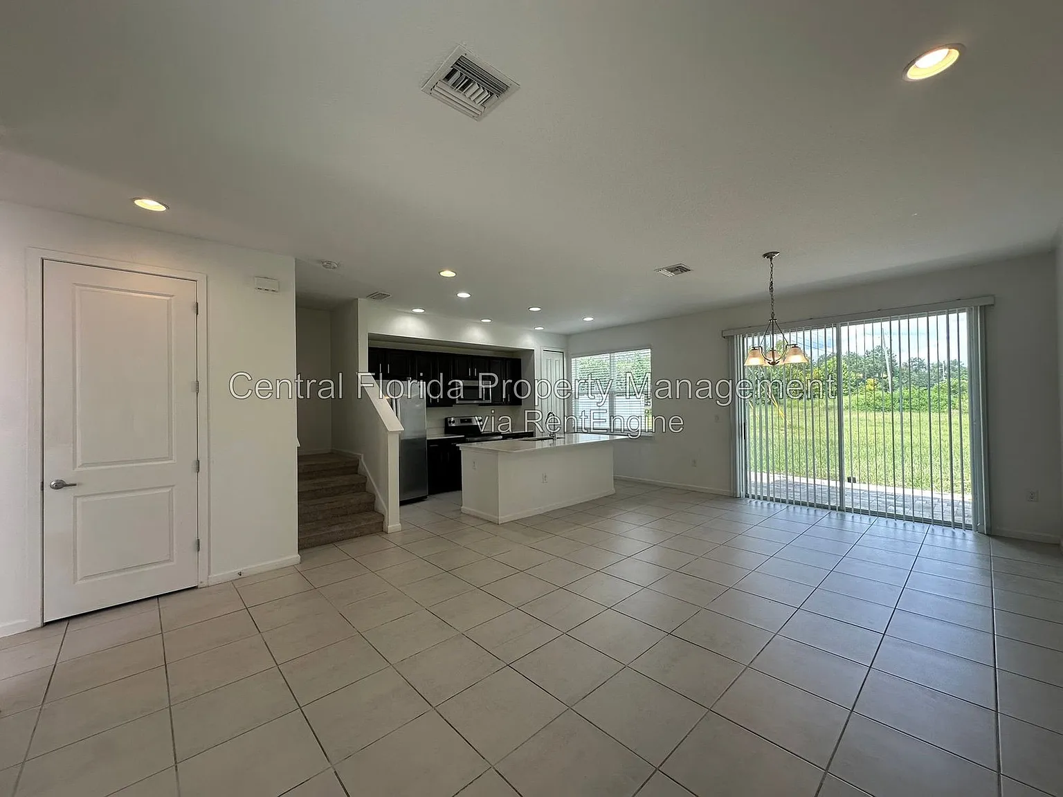 3 bed, 2.5 bath, 1356 sqft, $1,999 — Photo 4