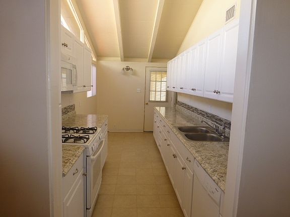 19747 Friar kitchen 1
