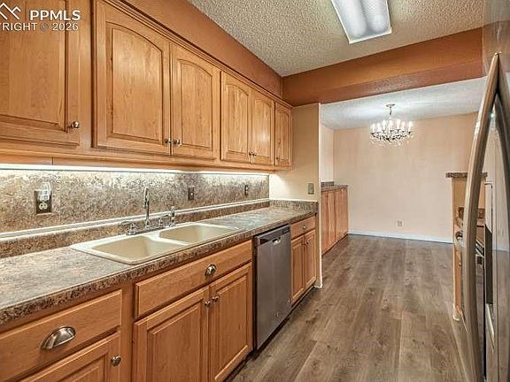 3rd image of 411 Lakewood Cir APT B1112