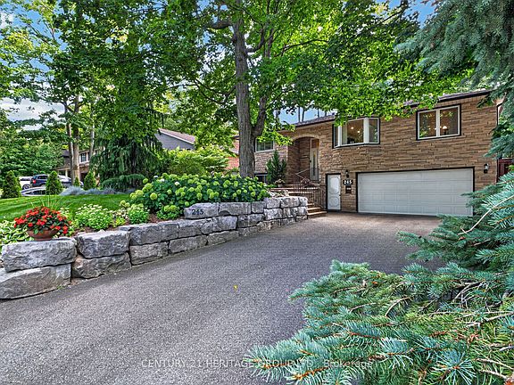3rd image of 245 Corrie Cres