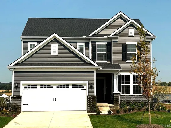 4881 Marquette Dr, Milford, MI 48381