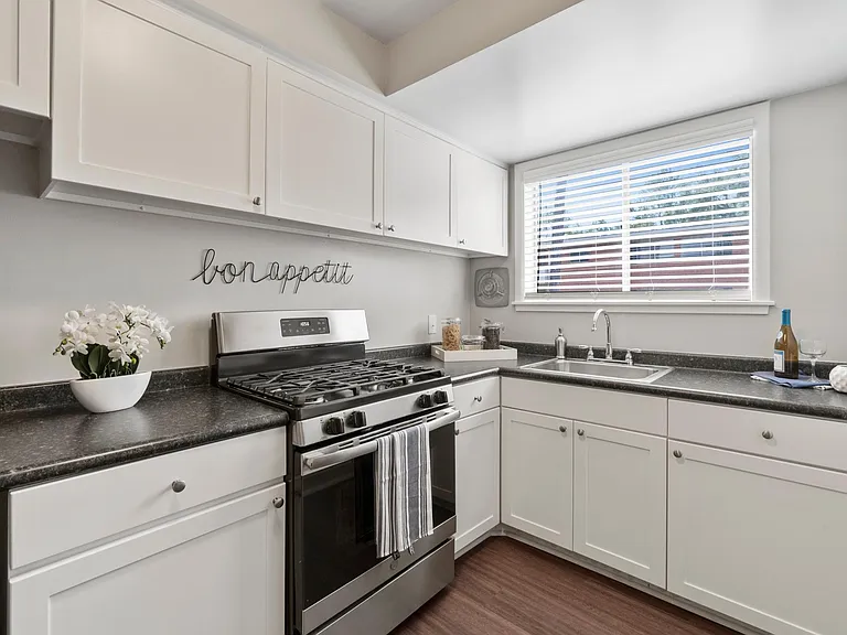 404 Rivertowne Apartment Homes — Photo 11