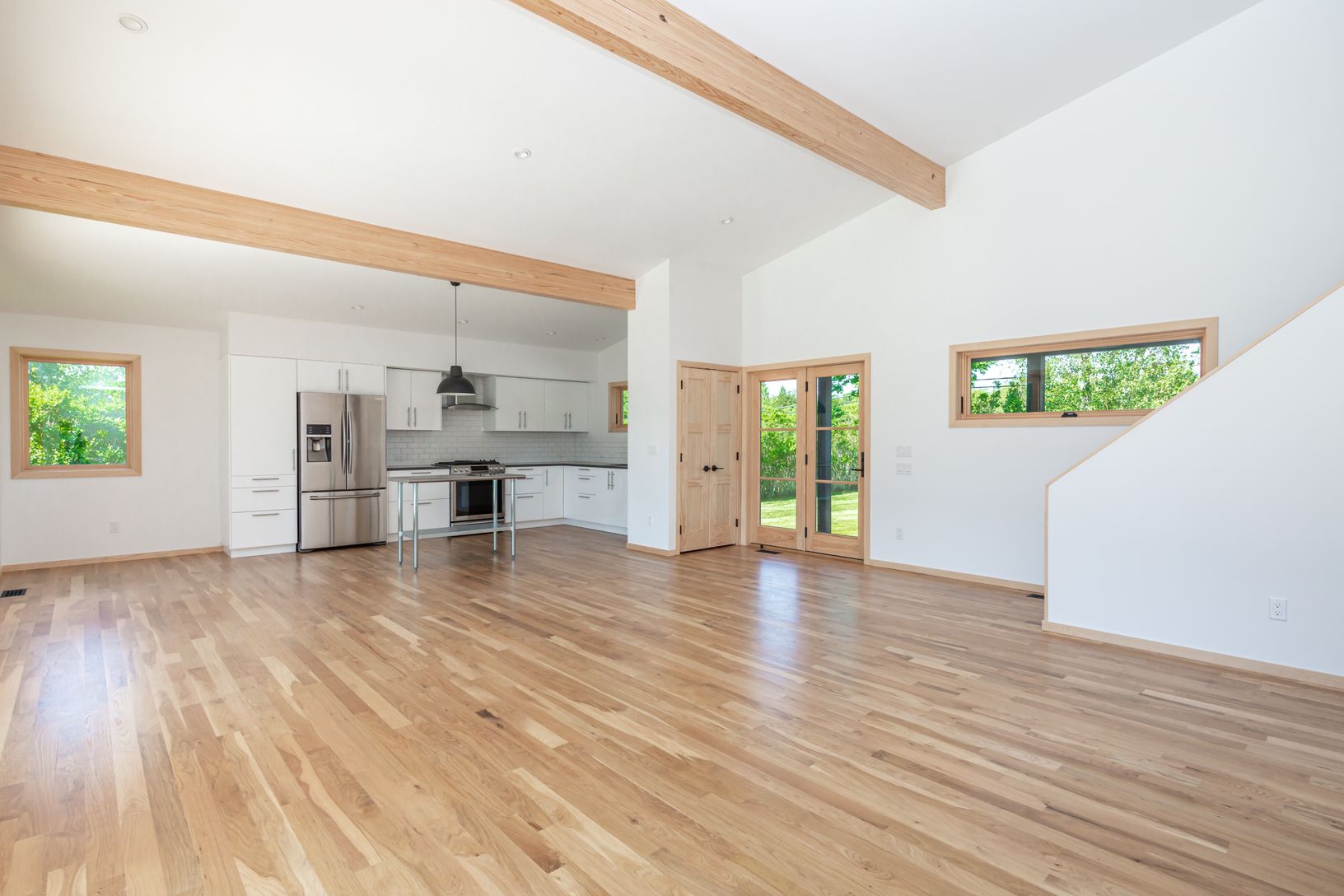  Open living and beams 