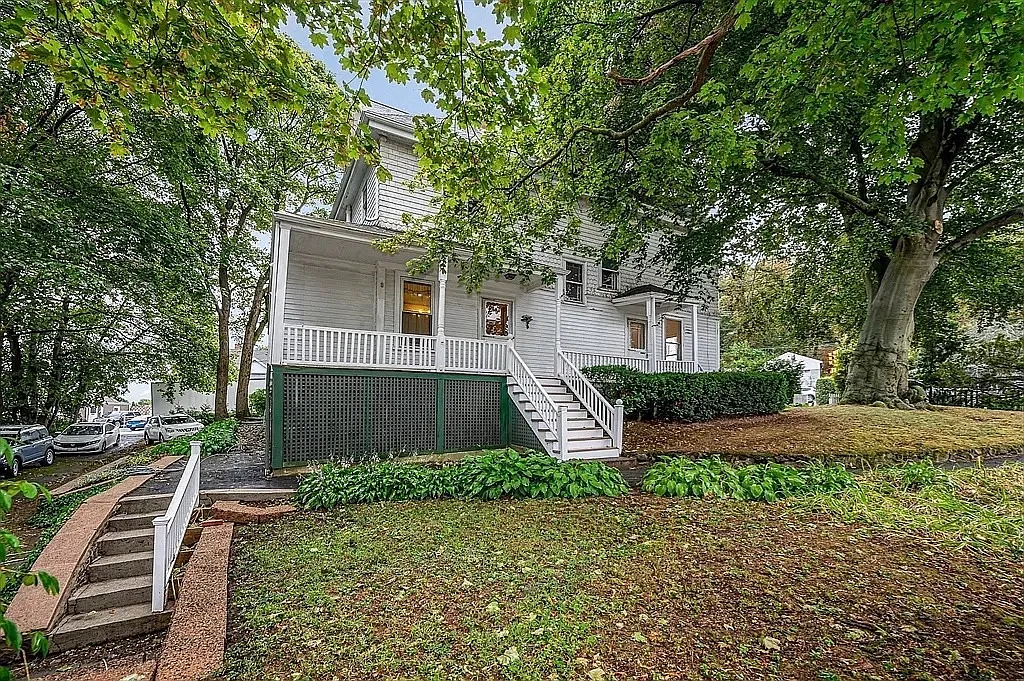 82 Lincoln Ave — Photo 3