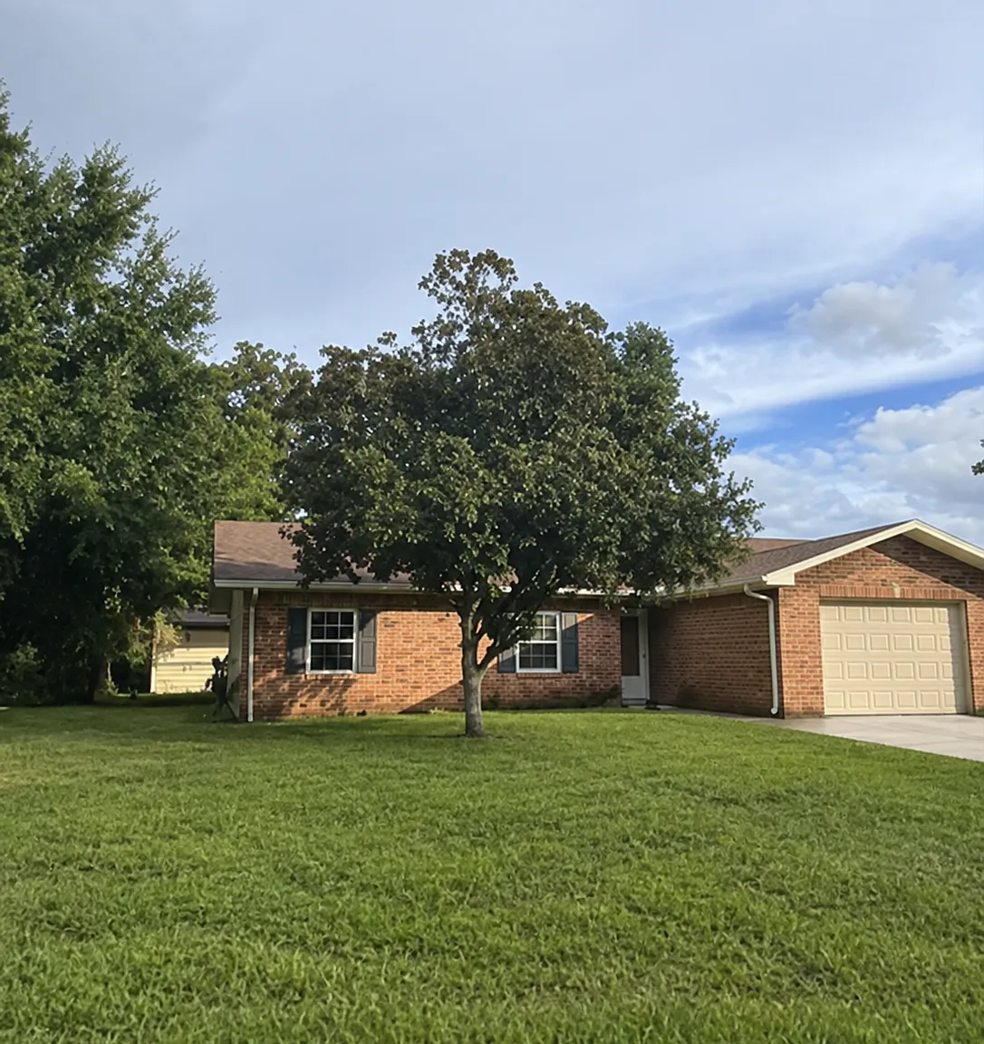 3 bed, 1284 sqft, $1,750 — Photo 1