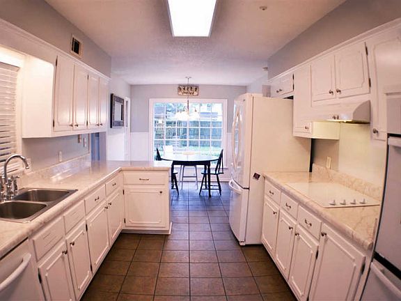 5th image of 5729 Dunwoody Ave